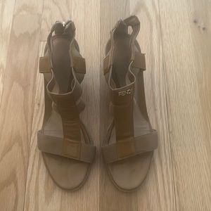 AUTHENTIC FENDI PATENT LEATHER WEDGE SANDALS SIZE 38